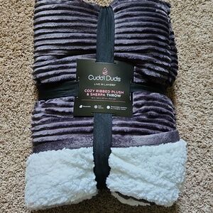NWT! Cuddl Duds Cozy Ribbed Plush & Sherpa Throw - Grey & White